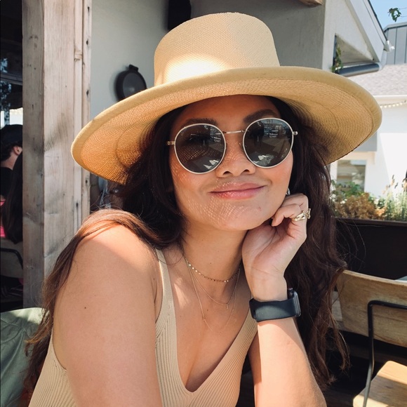 Meet your Posher, Aphril - Picture 1 of 1